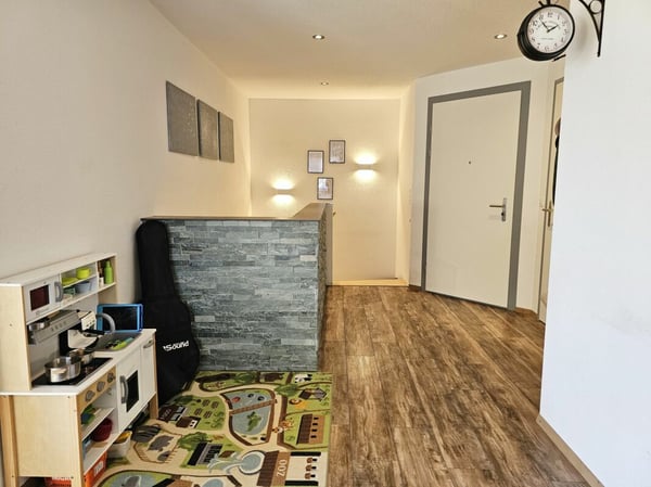 Exklusive 1.5-Zimmer-Maisonette-Wohnung an unverbaubarer Südhanglage mit spektakulärer Aussicht 9