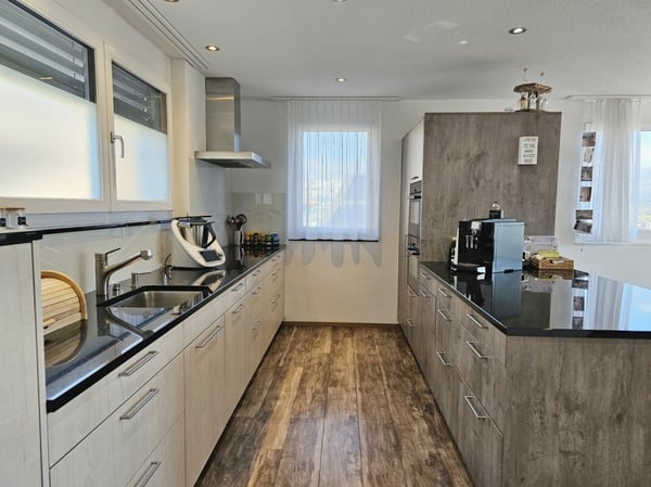 Exklusive 1.5-Zimmer-Maisonette-Wohnung an unverbaubarer Südhanglage mit spektakulärer Aussicht 8