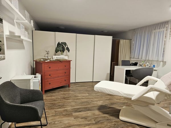 Exklusive 1.5-Zimmer-Maisonette-Wohnung an unverbaubarer Südhanglage mit spektakulärer Aussicht 19