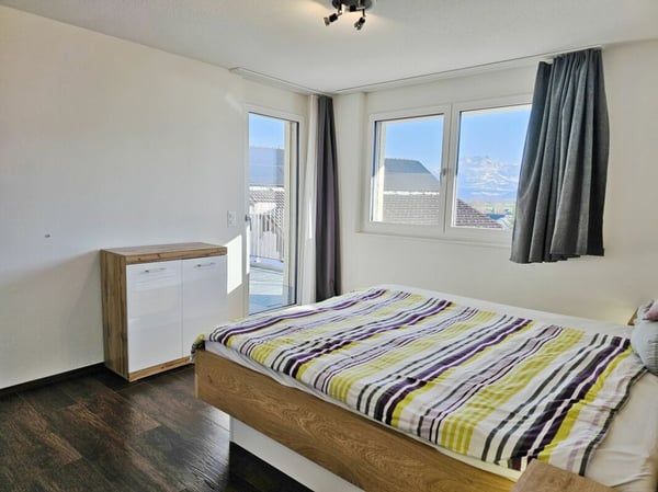 Exklusive 1.5-Zimmer-Maisonette-Wohnung an unverbaubarer Südhanglage mit spektakulärer Aussicht 11