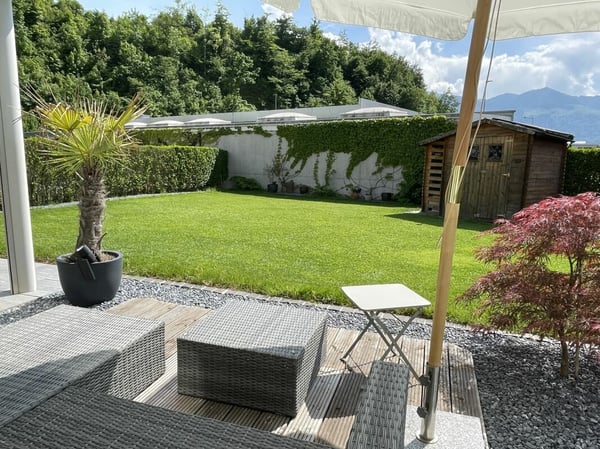 Gartenparadies in Benken - moderne 3.5-Zimmer-Wohnung mit 250 m² Privatgarten 3