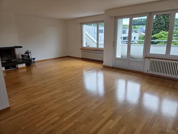 Grosszügige 4.5-Zimmer-Maisonette-Wohnung an ruhiger Lage mit traumhafter See- und Bergsicht 2