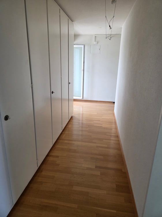Grosszügige 4.5-Zimmer-Maisonette-Wohnung an ruhiger Lage mit traumhafter See- und Bergsicht 8