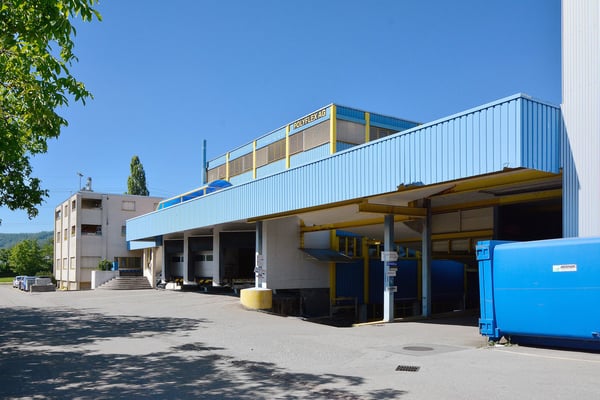 ca. 300 m² Lagerraum in Geschäftshaus direkt an der A1 2