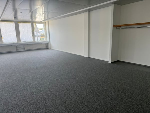 Renovierte Bürofläche für Ihr Bürokonzept (3 Räume) 8