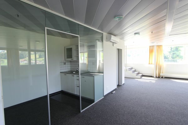 Vielseitige Gewerbe- und Bürofläche mit Lager - an attraktiver Lage in Wollerau 8