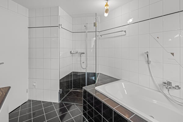 Doppel-Einfamilienhaus mit Einliegerwohnung und ausgebautem Dachgeschoss 10