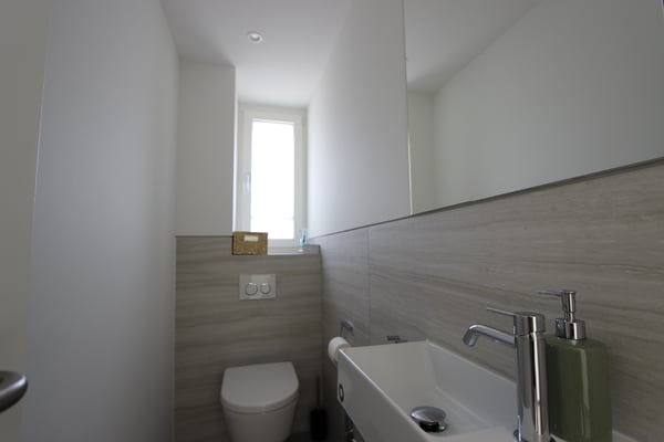 Modernes, helles Ladenlokal mit grossen Schaufenstern 5