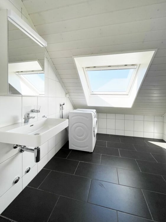 Dachwohnung in renoviertem Jugendstilhaus 13