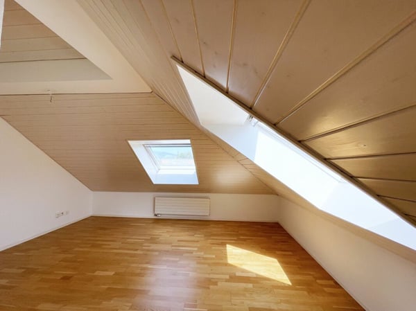 Dachwohnung in renoviertem Jugendstilhaus 16