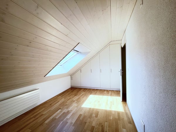 Dachwohnung in renoviertem Jugendstilhaus 18