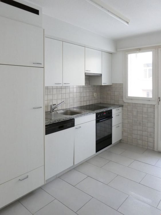 Schöne, renovierte 4½ Zi-Wohnung im 3.OG hili mit 2 Balkonen 2