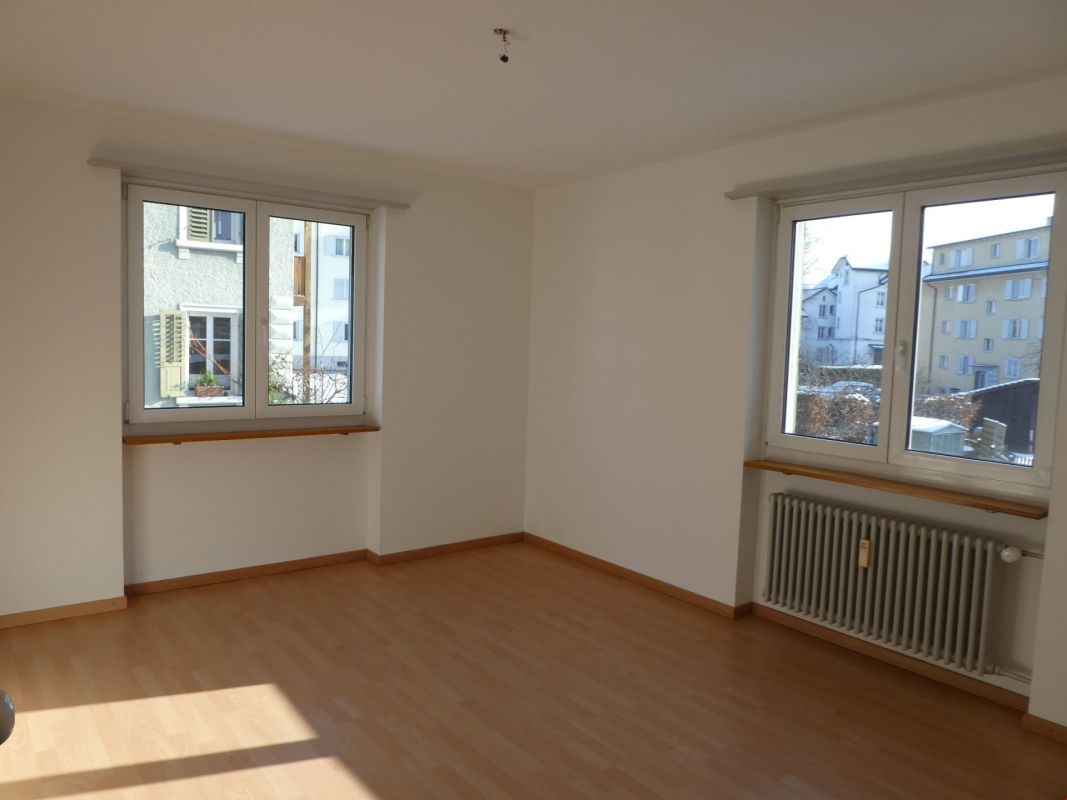 Schöne, renovierte 4½ Zi-Wohnung im 3.OG hili mit 2 Balkonen