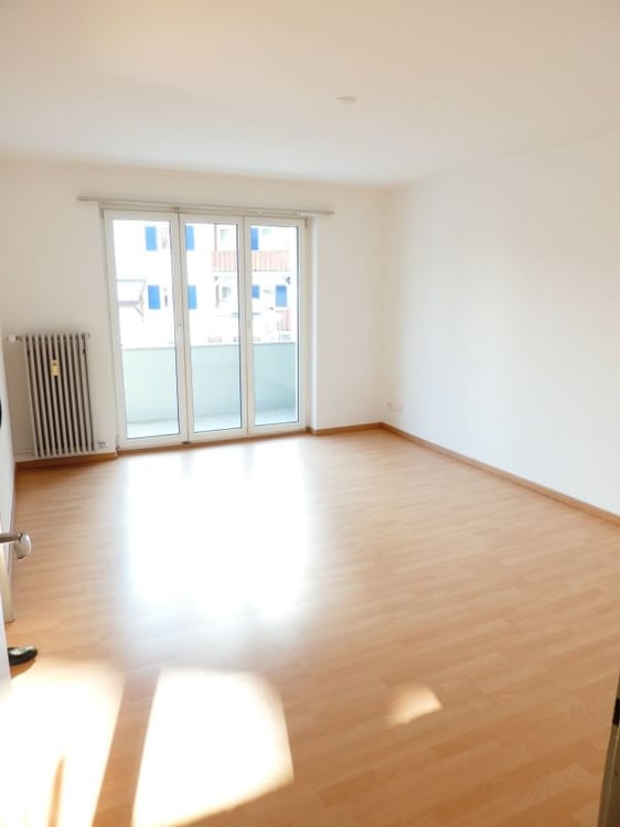 Schöne, renovierte 4½ Zi-Wohnung im 3.OG hili mit 2 Balkonen 7