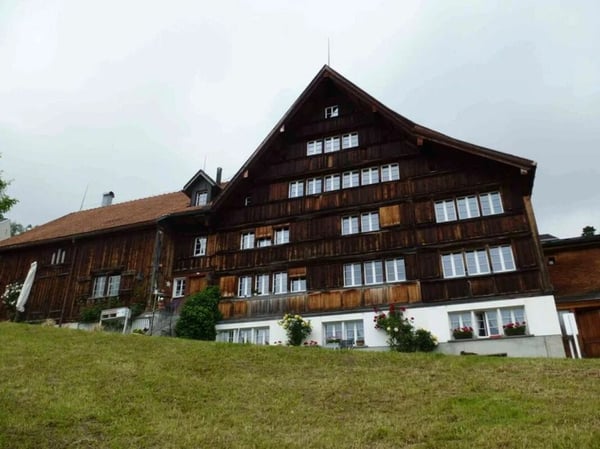 Ruhige 5½-Zimmer-Maisonette-Dachwohnung mit viel Charme an wunderschöner Lage 1