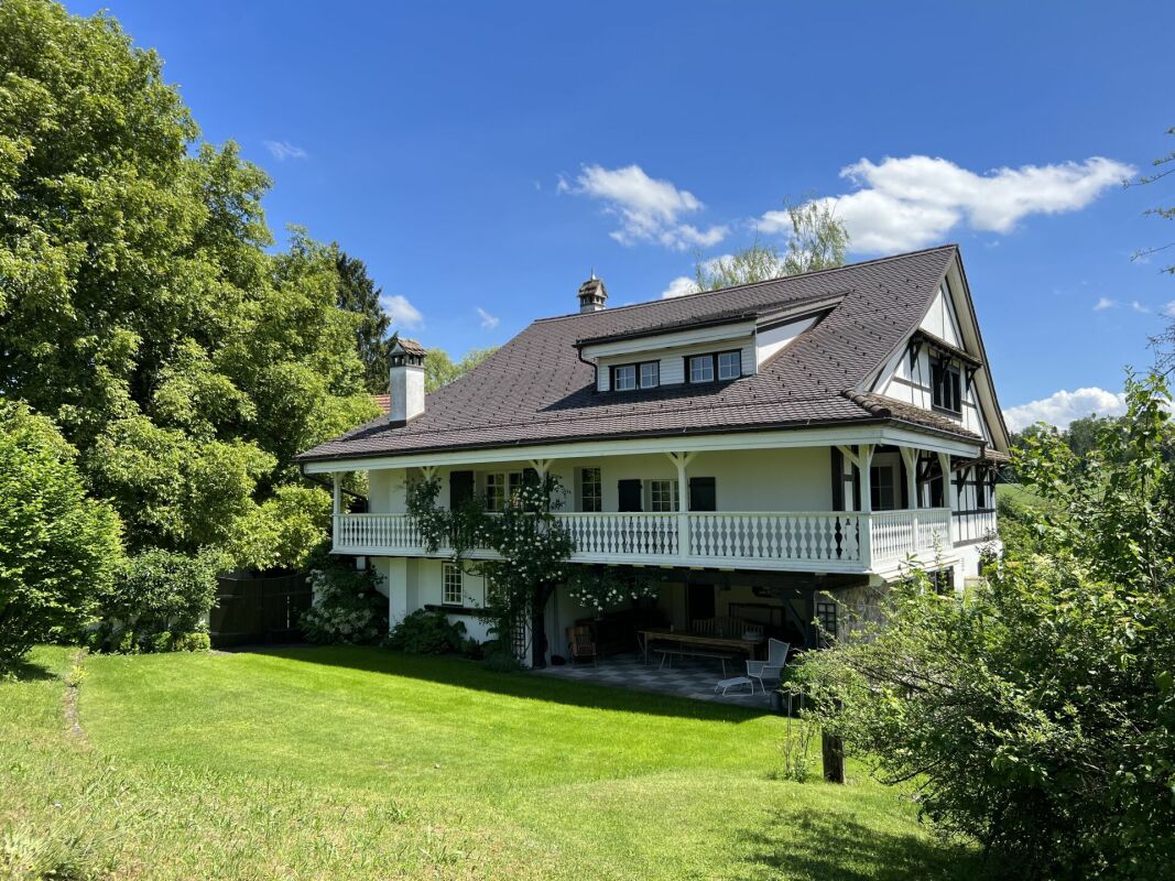 8.5-Zimmer-Landhaus mit Oekonomiegebäude: Eine Oase mit Charme, Seele und Geschichte!