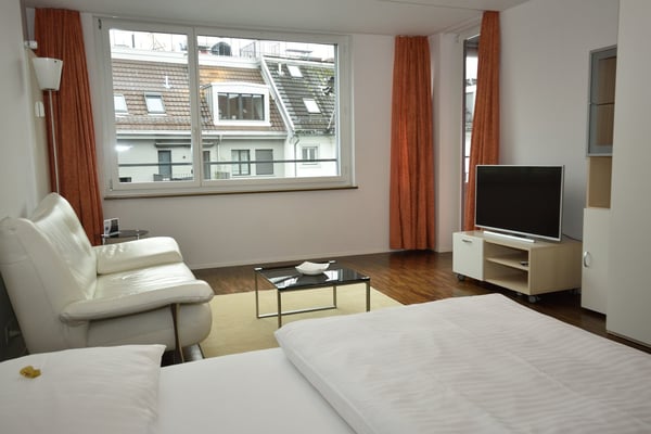Charmantes 1,5-Zimmer-Wohnung mit Balkon im Seefeld-Bezirk von Zürich 2