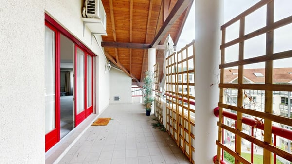 Imposante 5.5 Zimmer Maisonette-Wohnung 13