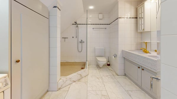 Imposante 5.5 Zimmer Maisonette-Wohnung 12