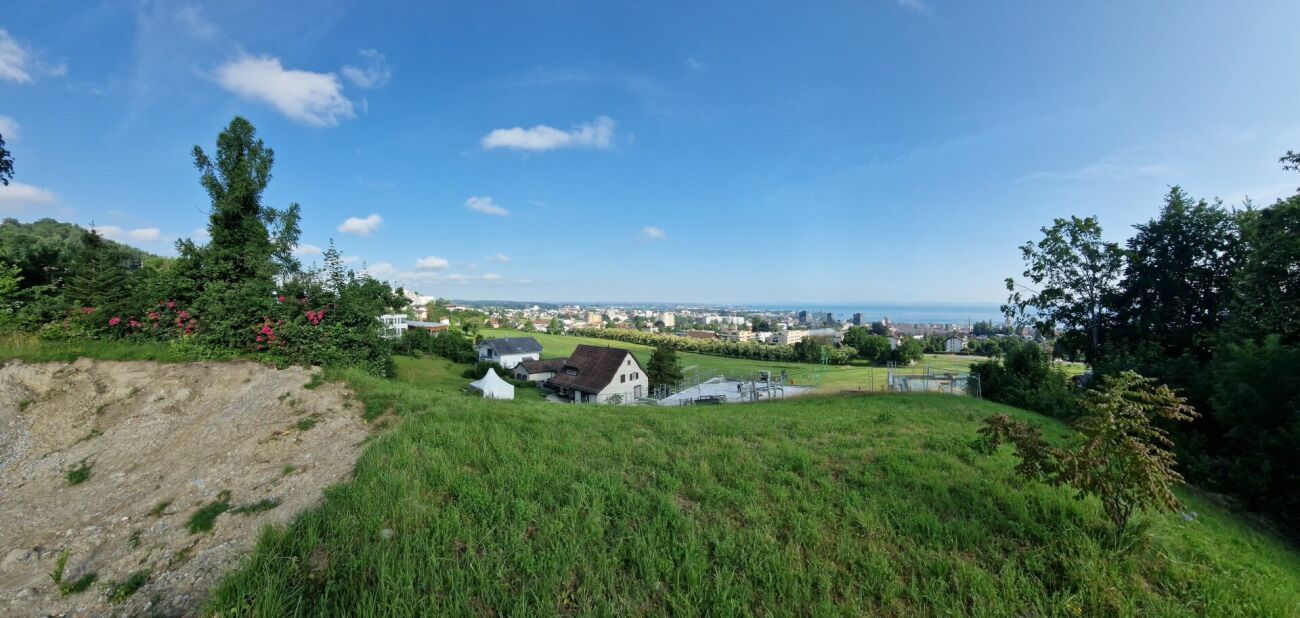 Exclusive building land in a green area with unobstructable lake view.