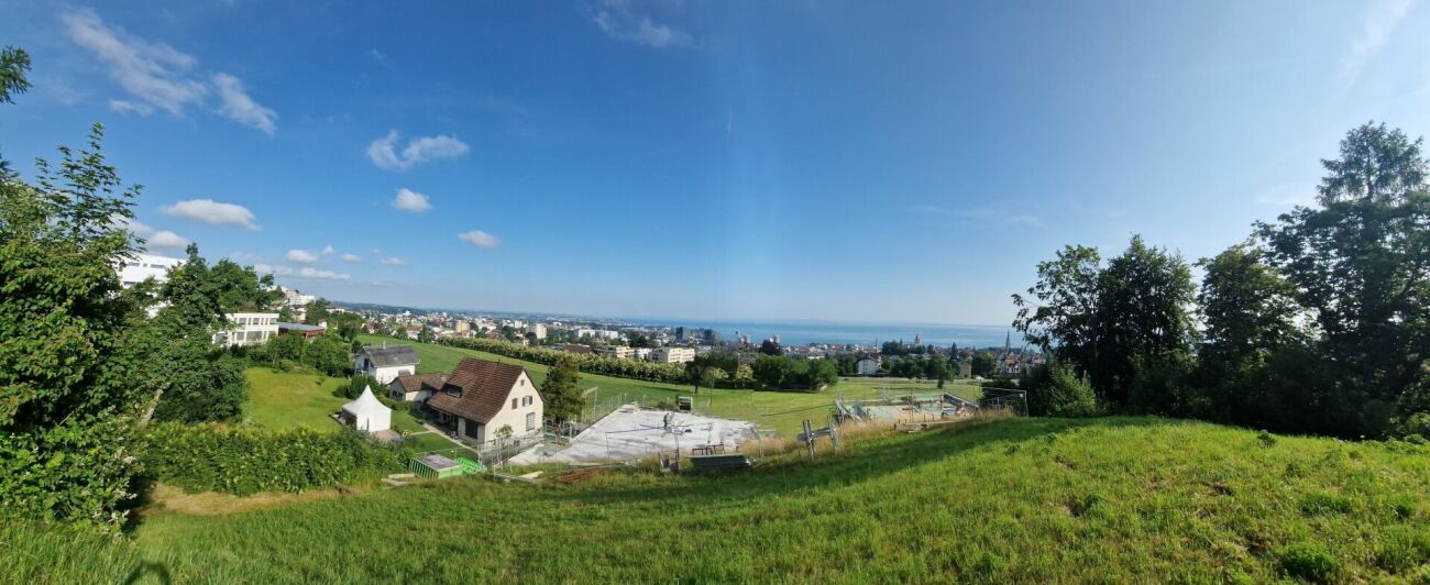 Exclusive building land in a green area with unobstructable lake view.