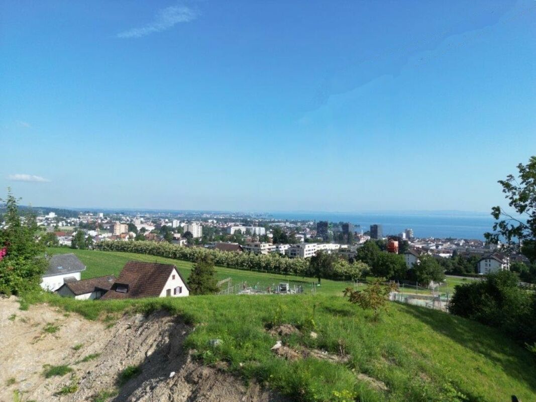 Exclusive building land in a green area with unobstructable lake view.