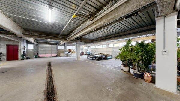 Einzigartige Gewerbeliegenschaft mit zwei 4.5 Zimmer Dachwohnungen 3