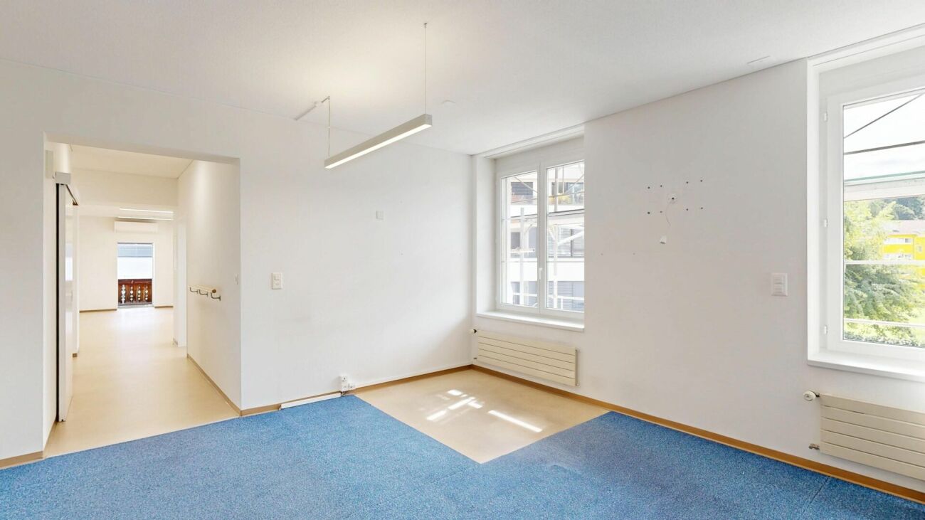 Versatile practice/commercial space with parking possibility
