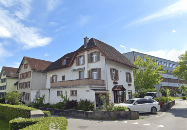 8-Zimmer-Einfamilienhaus