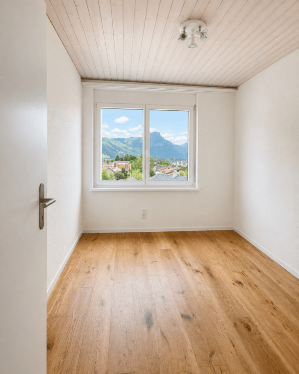 4.5-Zimmer-Dachwohnung in Niederurnen mit wunderschöner Weitsicht 4