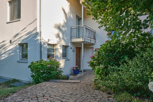 Charmantes, gepflegtes 7.5-Zimmer-Einfamilienhaus, freistehend, an ruhiger, schöner Lage in Rafz 2