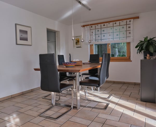 Charmantes, gepflegtes 7.5-Zimmer-Einfamilienhaus, freistehend, an ruhiger, schöner Lage in Rafz 8