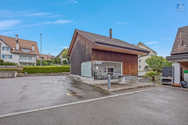 Sehr gepflegtes Mehrfamilienhaus mit Unterniveaugarage im Dorfzentrum! 3
