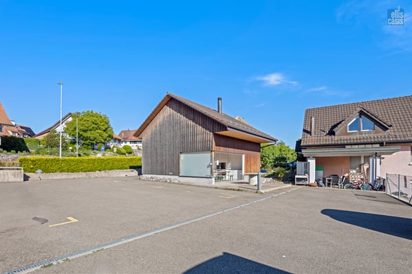 Sehr gepflegtes Mehrfamilienhaus mit Unterniveaugarage im Dorfzentrum! 3