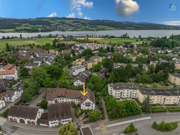 Gepflegte 4.5-Zimmerwohnung mit Cheminée, Balkon und viel Potenzial 1