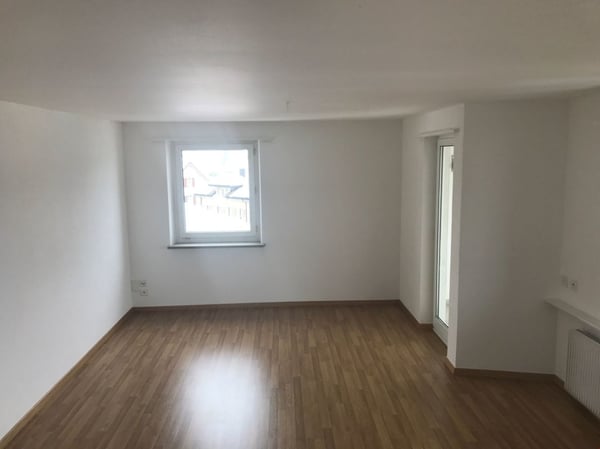 einfache 3 Zi.-Wohnung mit sonnigem Balkon 5