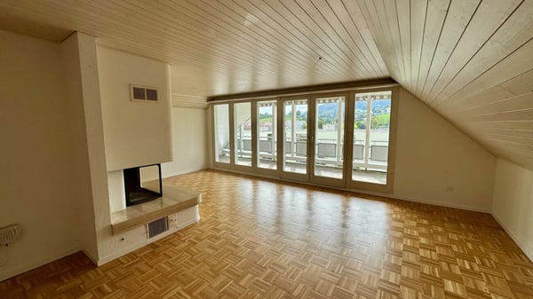 charmante 3.5 Zi.-Dachwohnung mit Blick ins Grüne 3