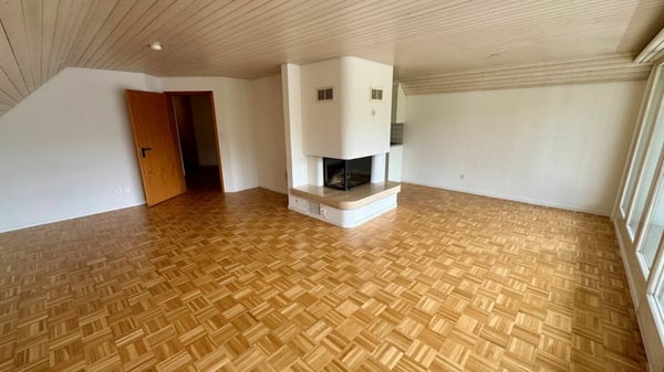 charmante 3.5 Zi.-Dachwohnung mit Blick ins Grüne 4