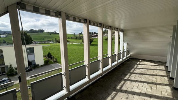 charmante 3.5 Zi.-Dachwohnung mit Blick ins Grüne 2
