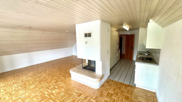 charmante 3.5 Zi.-Dachwohnung mit Blick ins Grüne 5