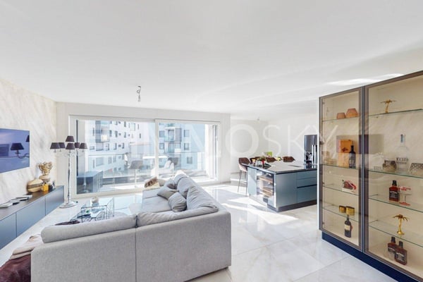 Moderno e funzionale, attico e terrazza esclusiva 3