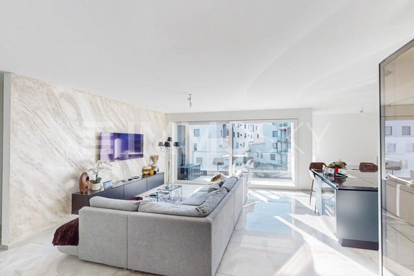 Moderno e funzionale, attico e terrazza esclusiva 1