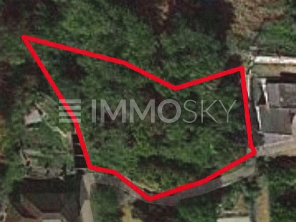 Terreno vista lago in cerca di un nuovo progetto 1