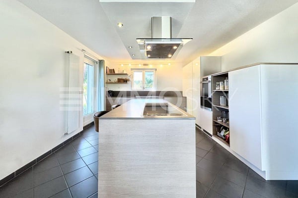 Magnifique maison mitoyenne dans le Jura 1