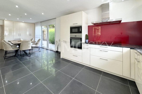 Immeuble pour deux familles à 5 minutes de Bienne 3