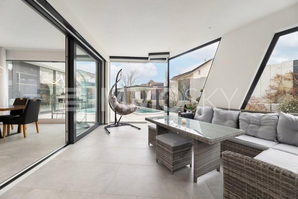 Ein architektonisches Highlight mit reichlich Platz 8