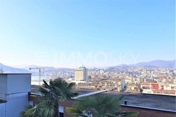 In centro, piano alto panoramico, con vista lago 5