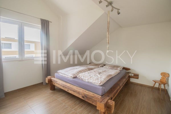 Super gepflegtes Dachbijou mit fantastischem Weitblick 2