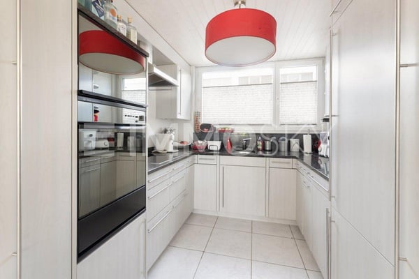 Lichtdurchflutet mit Garten 4