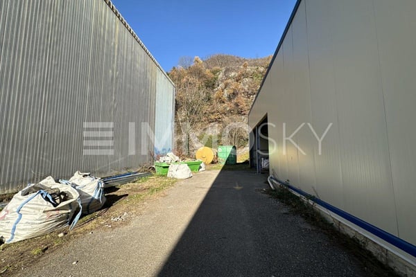 Porzione di capannone nuovo ideale per garage o officina 3